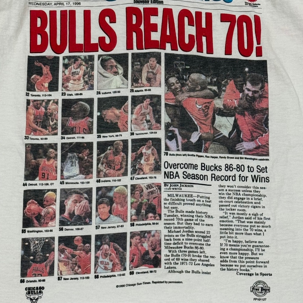 Vintage 90s Chicago Bulls 70 Wins Newspaper T-Shirt Mens XL NBA Jordan Rodman - Picture 8 of 9